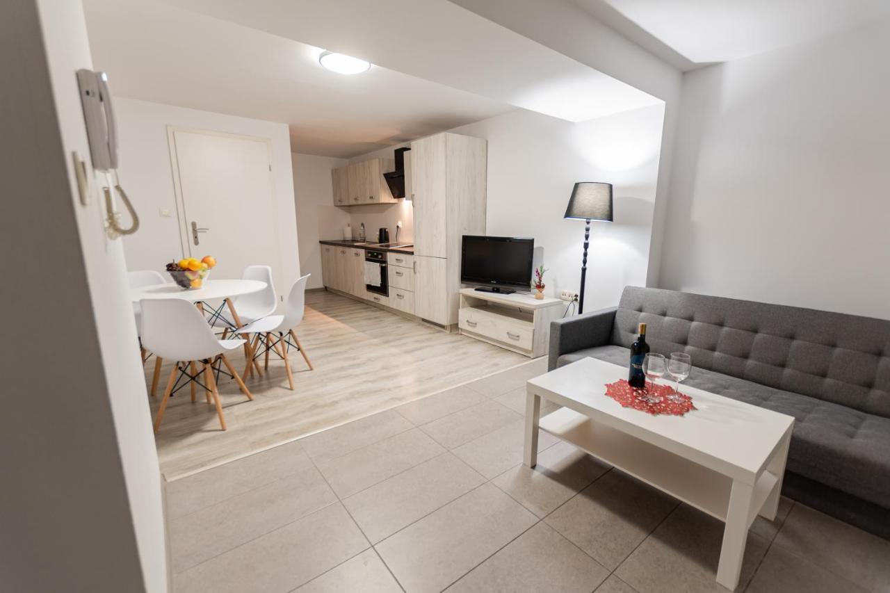 צ'סטוצ'ובה Apartament Krakowska מראה חיצוני תמונה